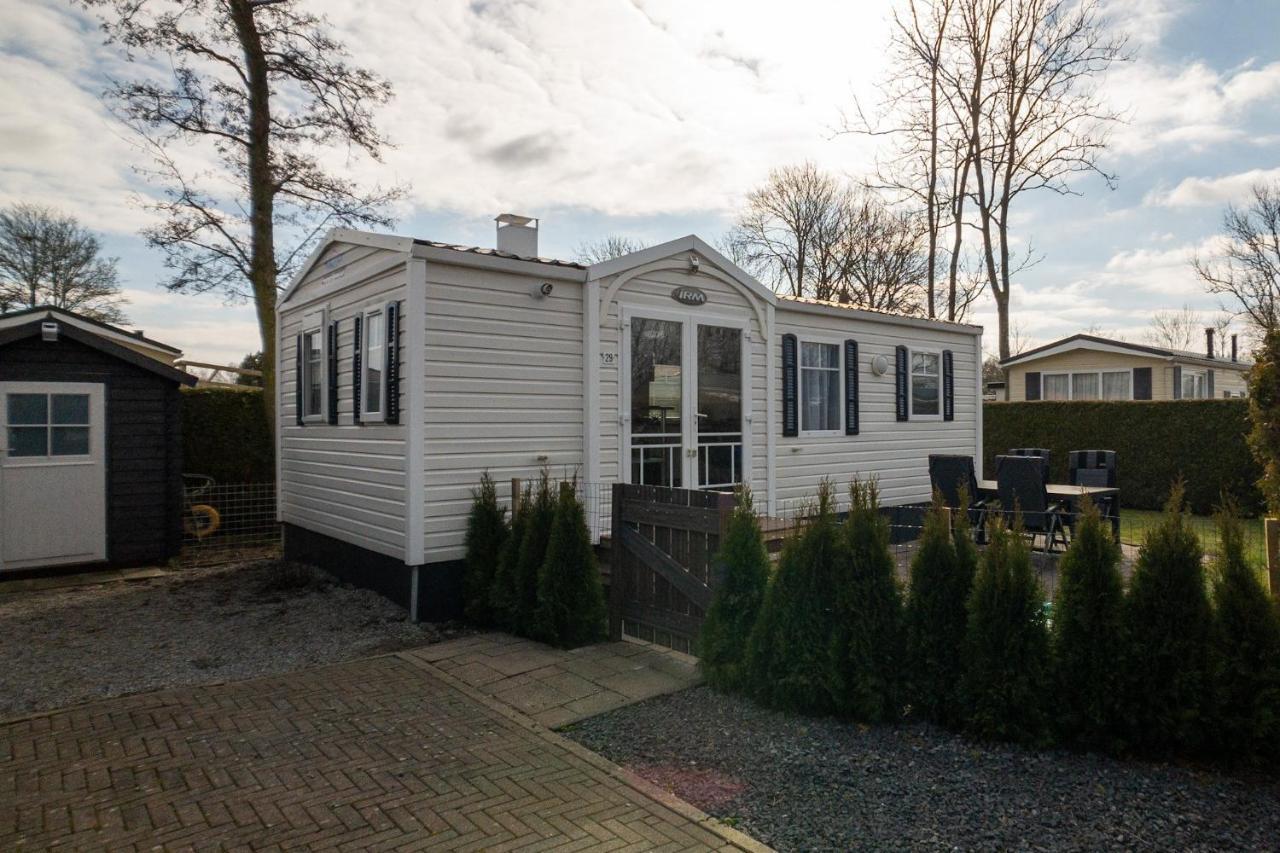 Knus En Modern Ingericht Chalet Met Gratis Wifi Villa Tzummarum Kültér fotó