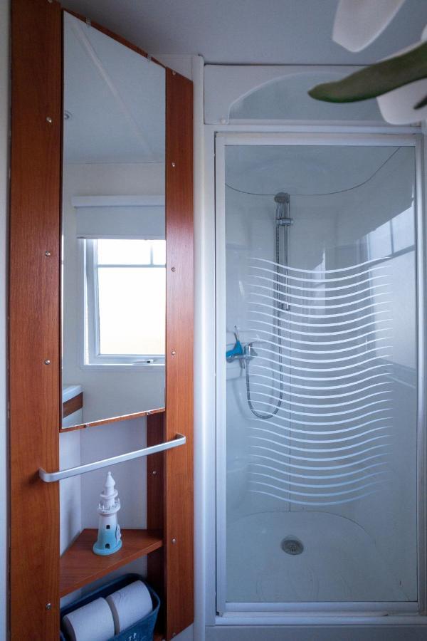 Knus En Modern Ingericht Chalet Met Gratis Wifi Villa Tzummarum Kültér fotó